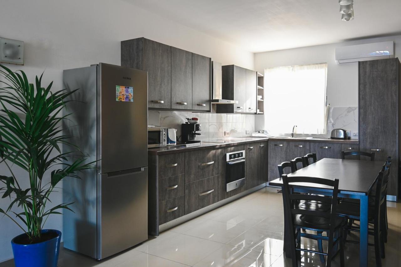 Anici Crt Penthouse 4 - With Private Rooftop Pool 빅토리아 외부 사진