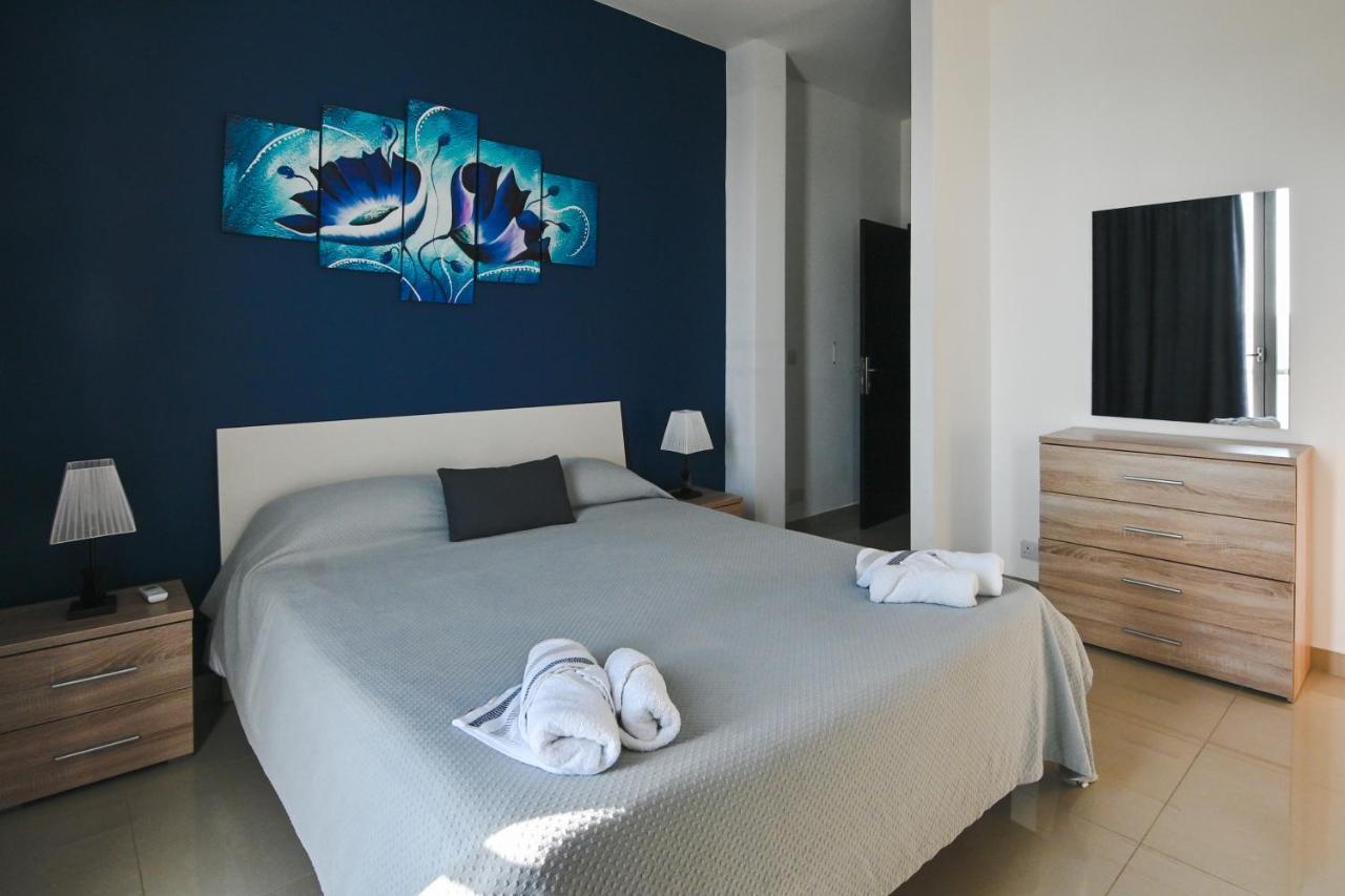 Anici Crt Penthouse 4 - With Private Rooftop Pool 빅토리아 외부 사진