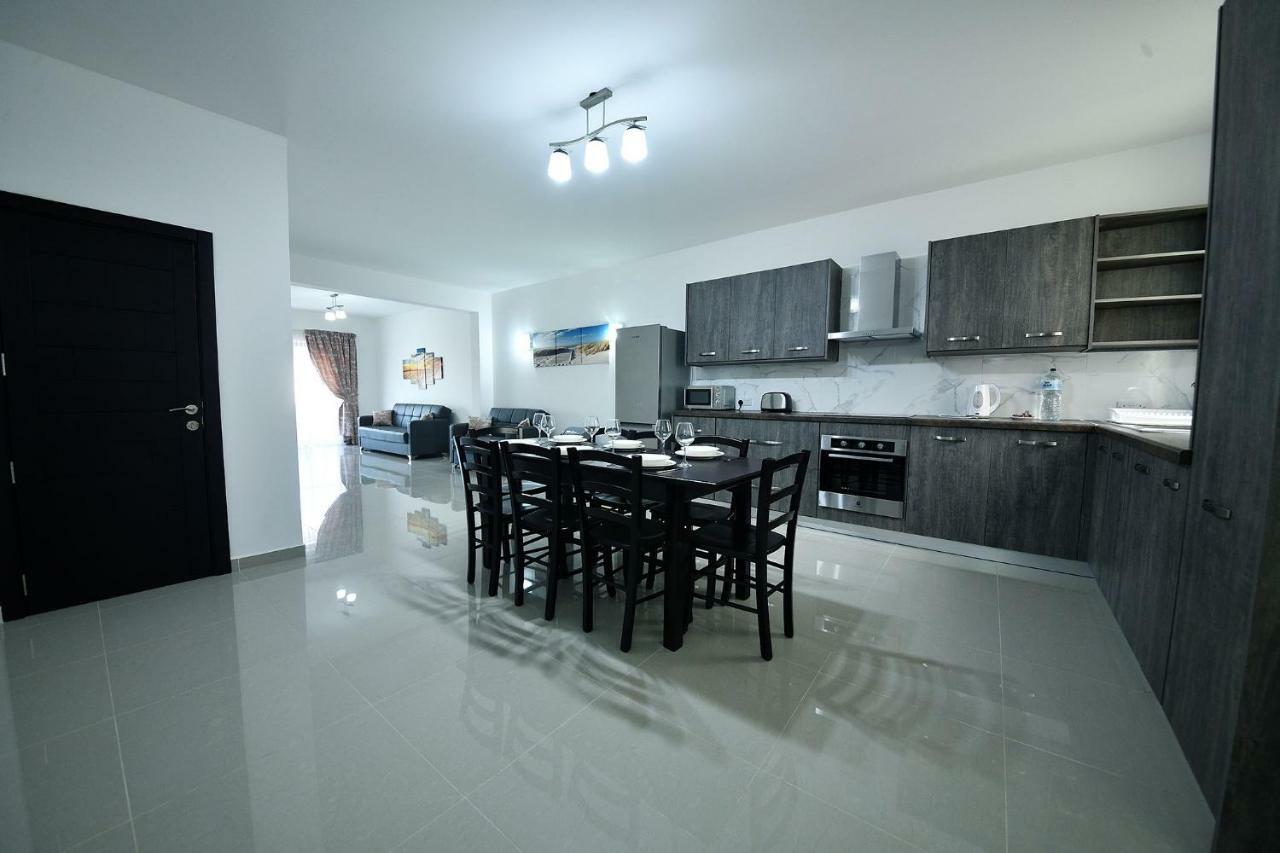 Anici Crt Penthouse 4 - With Private Rooftop Pool 빅토리아 외부 사진